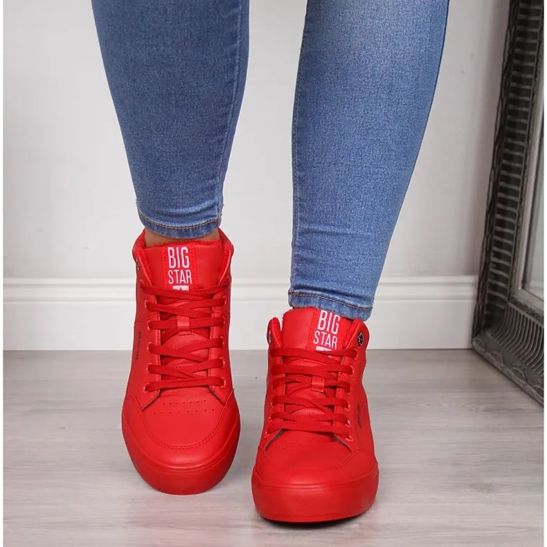 Rode geïsoleerde sneakers Big Star EE274354 rood